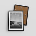 Plakat w ramie 30x40 - Nadmorska Melodia - czarno białe zdjęcie, plaża - rama czarna