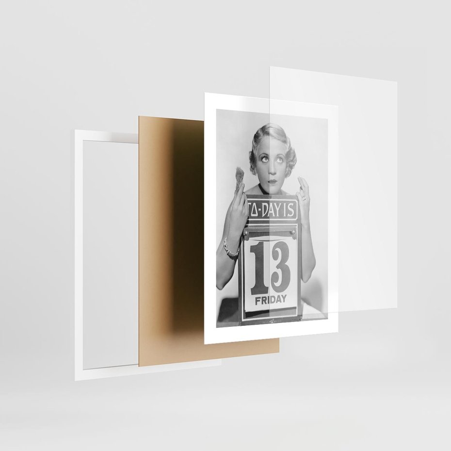 Plakat w ramie 30x40 - Czy to Pech - retro zdjęcie, czarno białe - rama biała