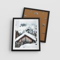 Plakat w ramie 40x50 - Domek w Górach w Białym Odcieniu - zima, domek w górach - rama czarna