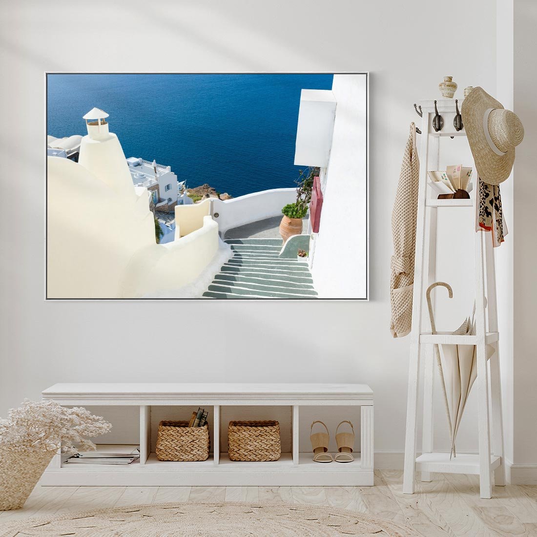 Obraz w ramie 70x50 - Malowniczy urok wyspy - Santorini, schodki - rama biała