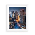 Plakat w ramie 40x50 - Miasto nocą z wieżowcami w tle - miasto, nocą - rama biała