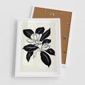 Plakat w ramie 50x70 - Spojrzenie w kształty kwiatów - kwiaty magnolii, minimalizm - rama biała