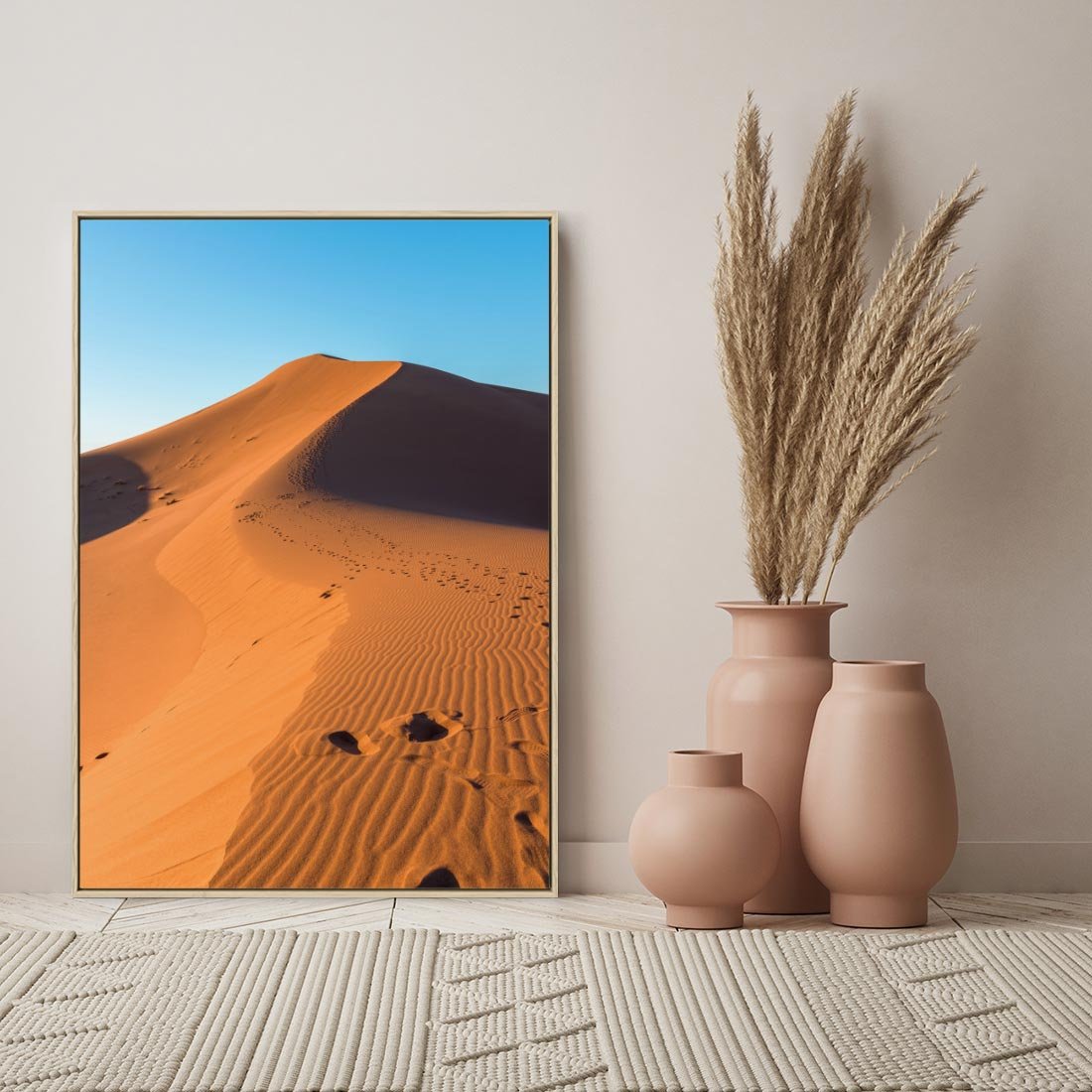 Obraz w ramie 50x70 - Piasek pustyni wędruje - pustynia, piasek - rama drewno