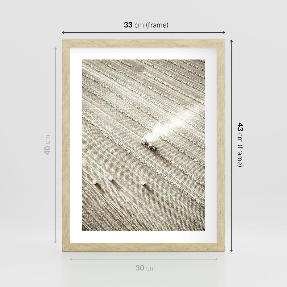 Plakat w ramie 30x40 - Pole i Żniwa na Malowniczym Zdjęciu - pole, traktor - rama drewno