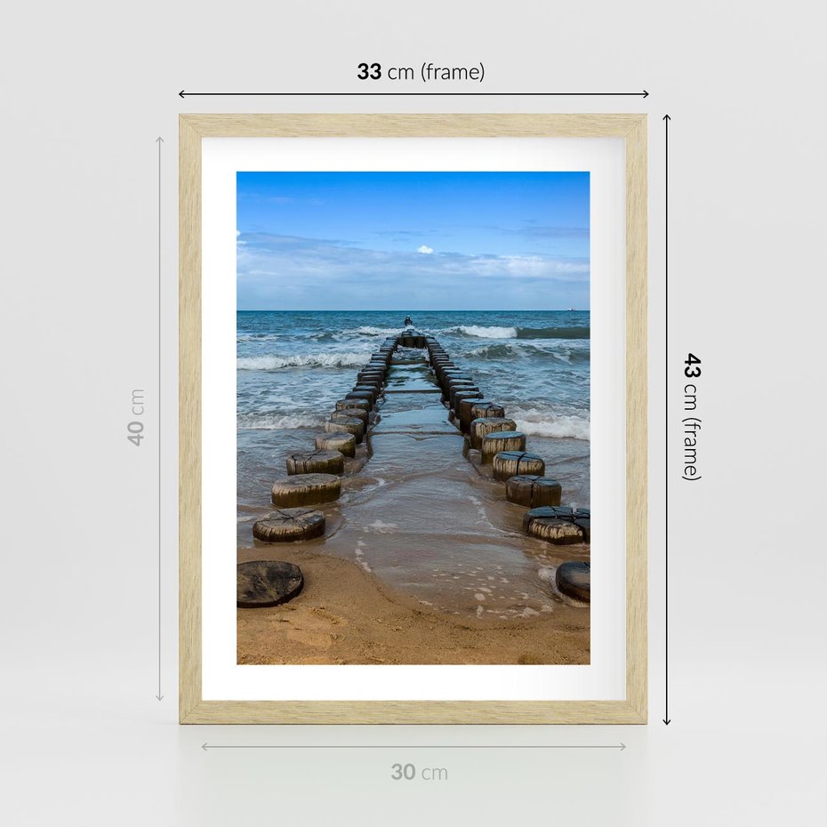 Plakat w ramie 30x40 - Falochron na brzegu morza - falochron, morze - rama drewno