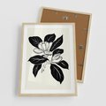 Plakat w ramie 50x70 - Spojrzenie w kształty kwiatów - kwiaty magnolii, minimalizm - rama drewno