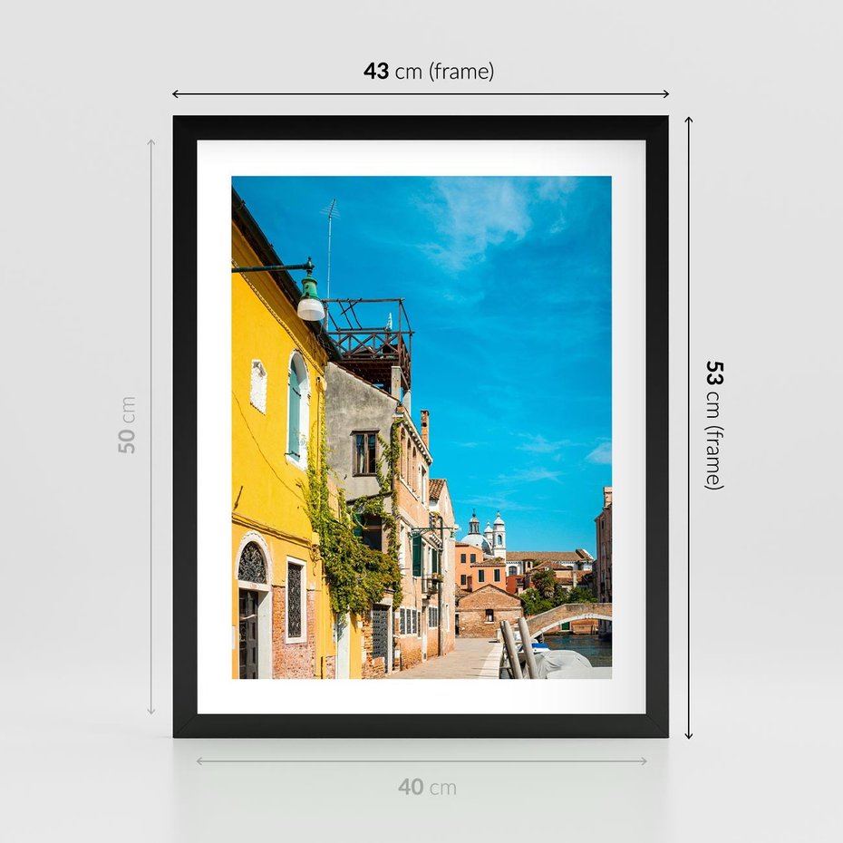 Plakat w ramie 40x50 - Przechadzka w Sercu Miasta - uliczka, perspektywa - rama czarna