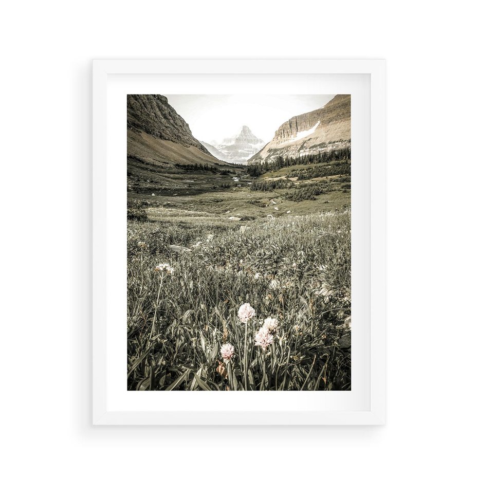 Plakat w ramie 40x50 - Nostalgiczne Góry - górski krajobraz, łaka w górach - rama biała