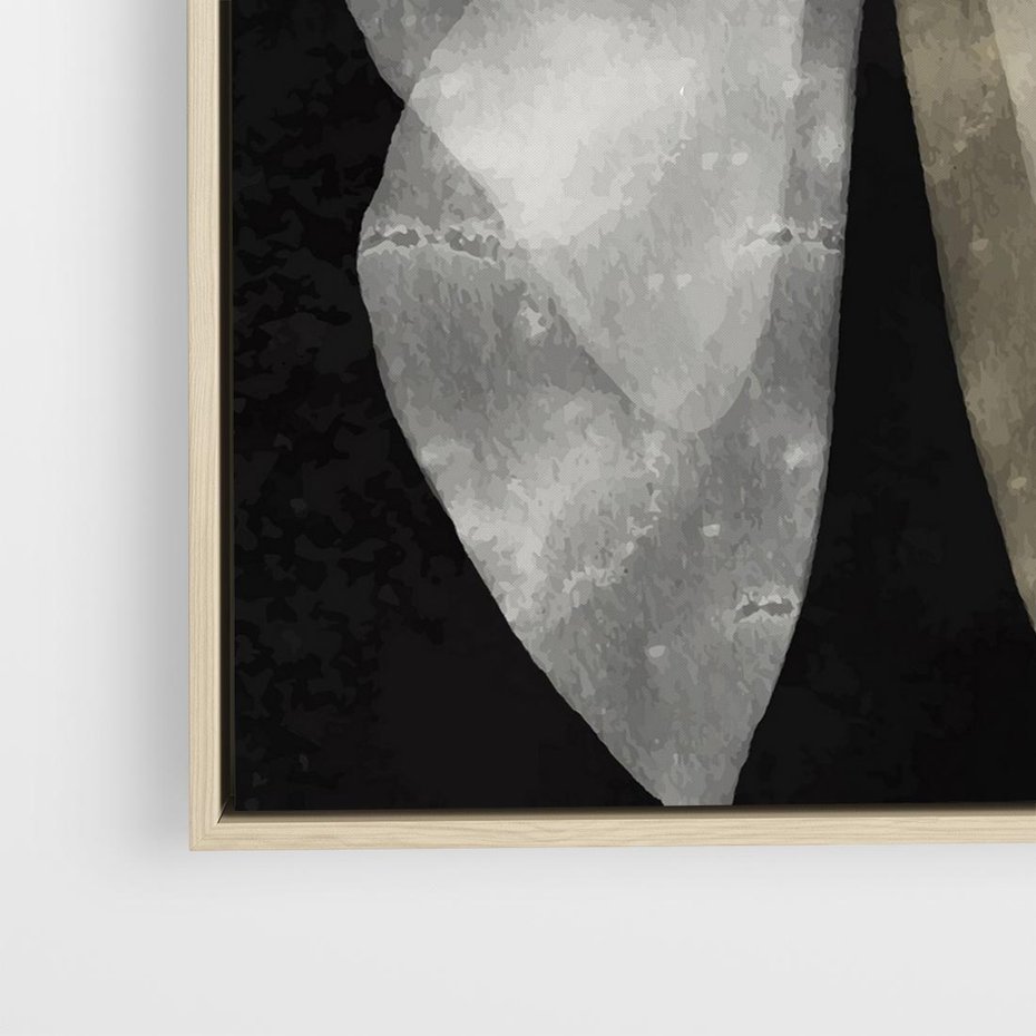 Obraz w ramie 50x50 - Obce Powidoki - abstrakcyjna ćma, mroczna atmosfera - rama drewno