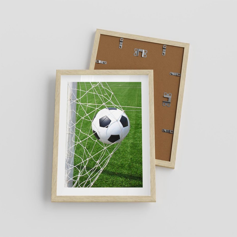Plakat w ramie 30x40 - Namiętność Piłki i Gola - piłka nożna, gol - rama drewno
