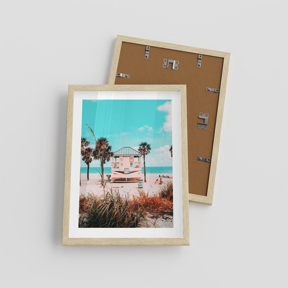 Plakat w ramie 30x40 - Plaża, Palmy i Spokój Miami - budka ratownika, plaża Miami - rama drewno