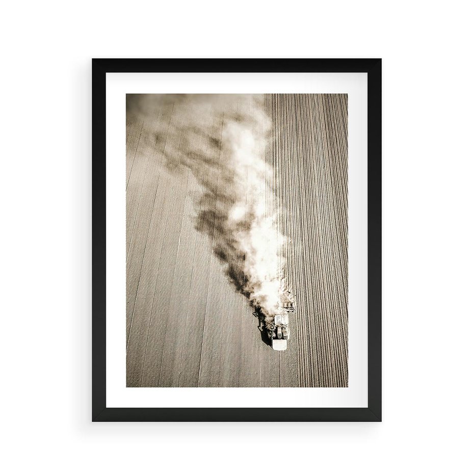 Plakat w ramie 40x50 - Żniwa na Wsi - pole, traktor na polu - rama czarna