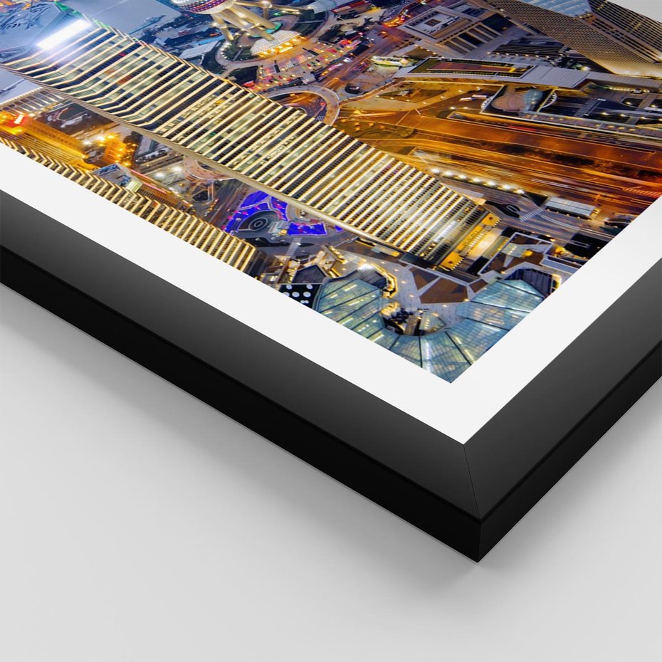 Plakat w ramie 40x50 - Wzgórza Mieściny - wieżowce, miasto - rama czarna