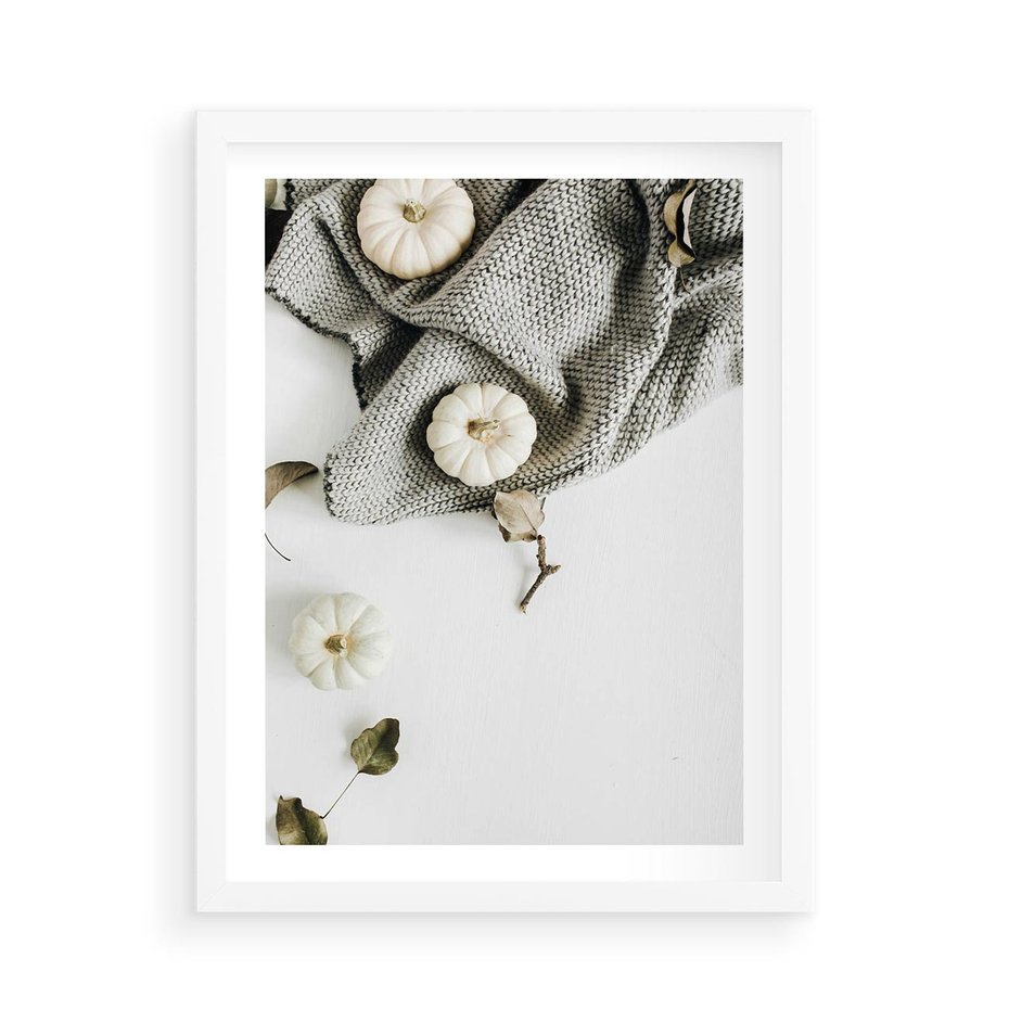 Plakat w ramie 50x70 - Białe Dynie i Przytulny Koc - kompozycja jesienna, białe dynie - rama biała