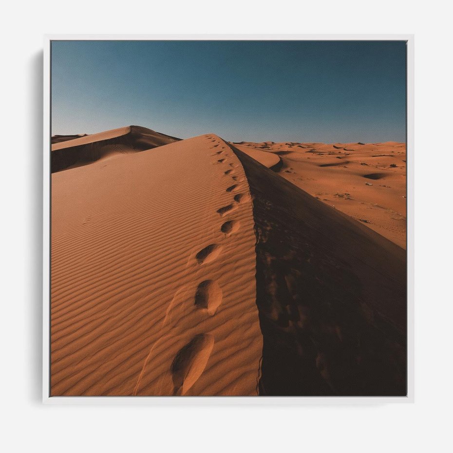 Obraz w ramie 80x80 - Piasek pustyni w ogniu - pustynia, piasek - rama biała