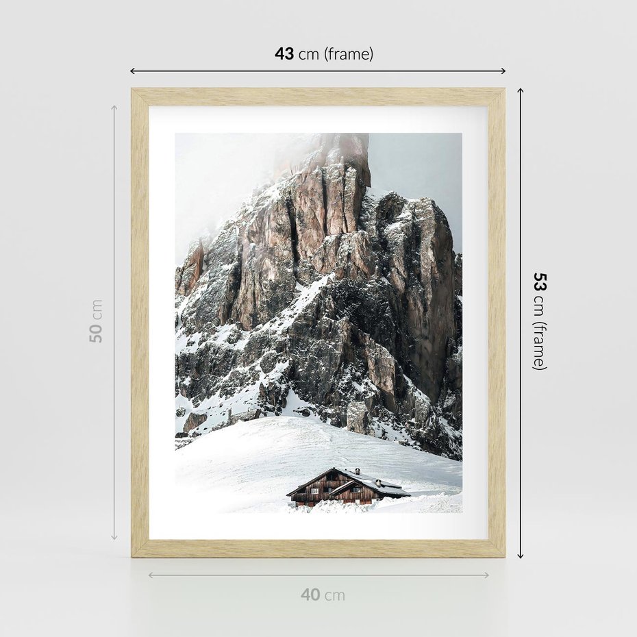 Plakat w ramie 40x50 - Górski Raj z Chatką - górskie szczyty, ośnieżone góry - rama drewno