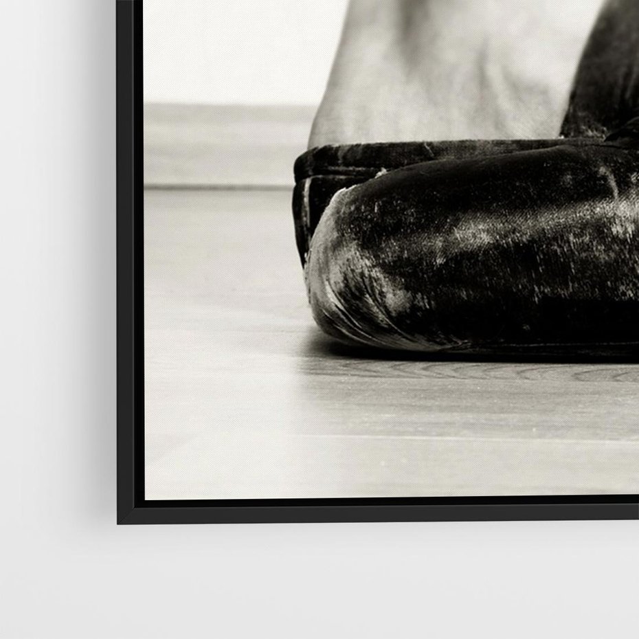 Obraz w ramie 70x50 - W Monochromatycznych Nutach - fotografia, czarno biała - rama czarna