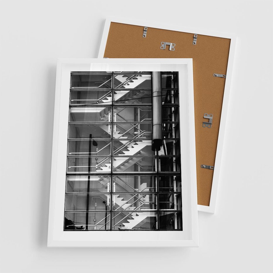 Plakat w ramie 50x70 - Schody do architektonicznej przestrzeni - schody, architektura - rama biała