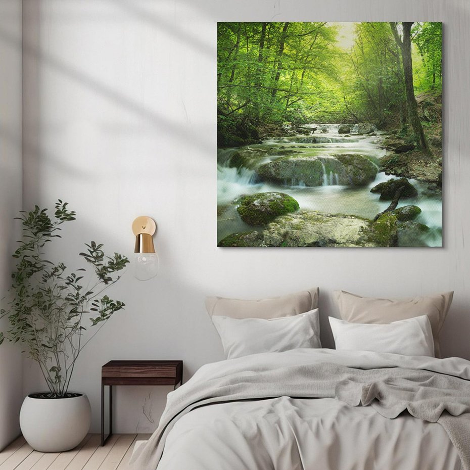 Obraz na płótnie 40x40 - Ukojenie strumienia: Spotkanie z naturą - strumyk, las