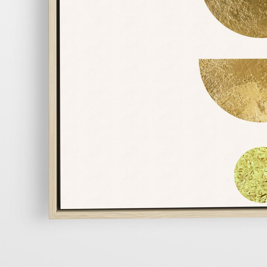 Obraz w ramie 50x50 - Harmonijne Odbicia - geometryczne złote kształty, tekstura - rama drewno