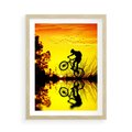 Plakat w ramie 50x70 - Rower przy zachodzie słońca - rower, zachód - rama drewno