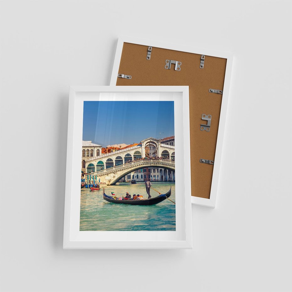 Plakat w ramie 30x40 - Romantyczna przejażdżka gondolą w Wenecji - Wenecja, gondola - rama biała