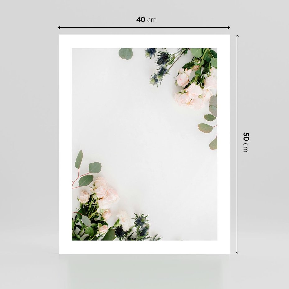 Plakat bez ramy 40x50 - Kompozycja z Białych Róż i Eukaliptusa - kompozycja z białych kwiatów na białym tle, róże