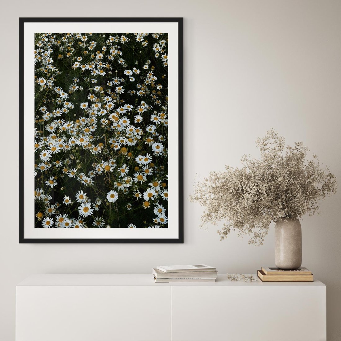 Plakat w ramie 40x50 - Stokrotkowa Idylla na Łące - łąka, stokrotki - rama czarna