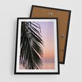 Plakat w ramie 50x70 - Liście Palmy nad Morzem - zachód słońca, liście palmy na tle nieba i morza - rama czarna