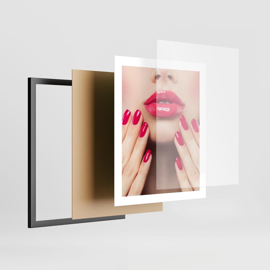 Plakat w ramie 40x50 - Wyrażenie Piękna - paznokcie, usta - rama czarna