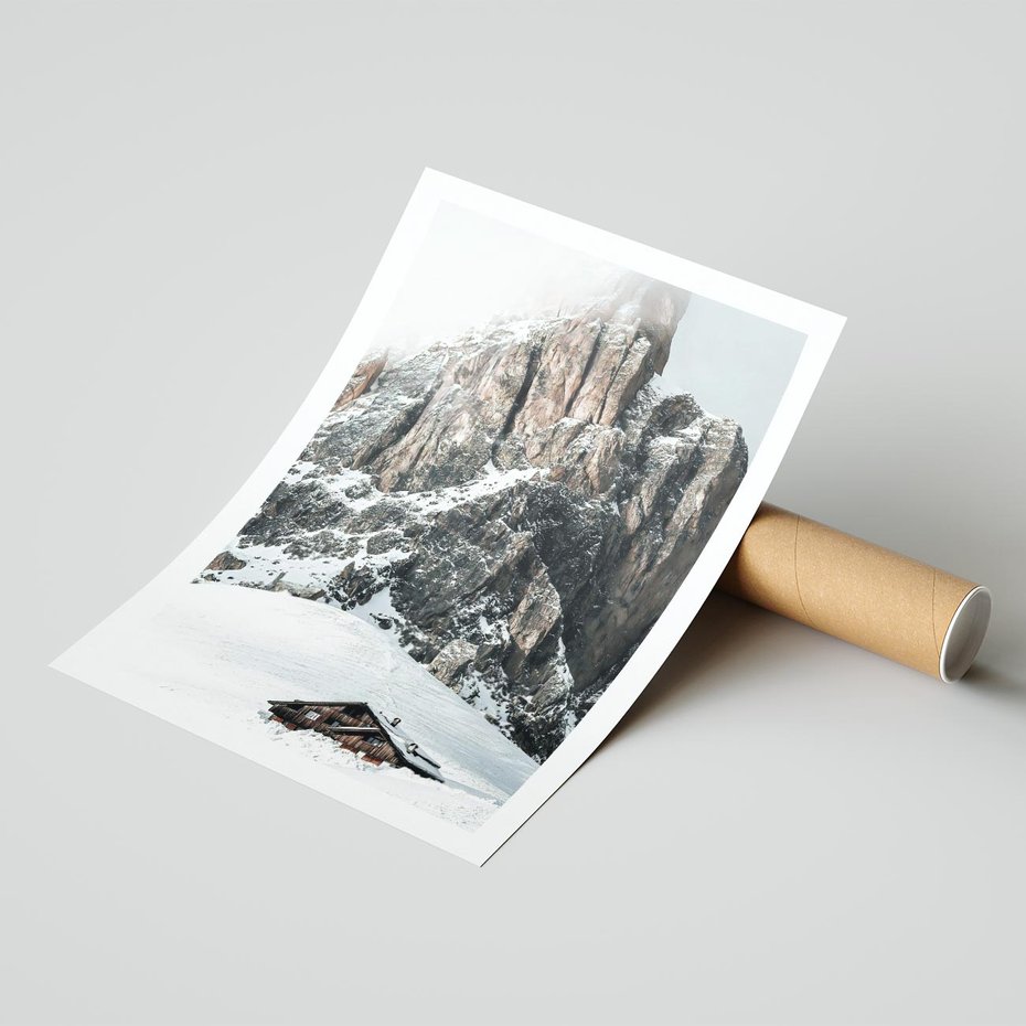 Plakat bez ramy 21x30 - Górski Raj z Chatką - górskie szczyty, ośnieżone góry