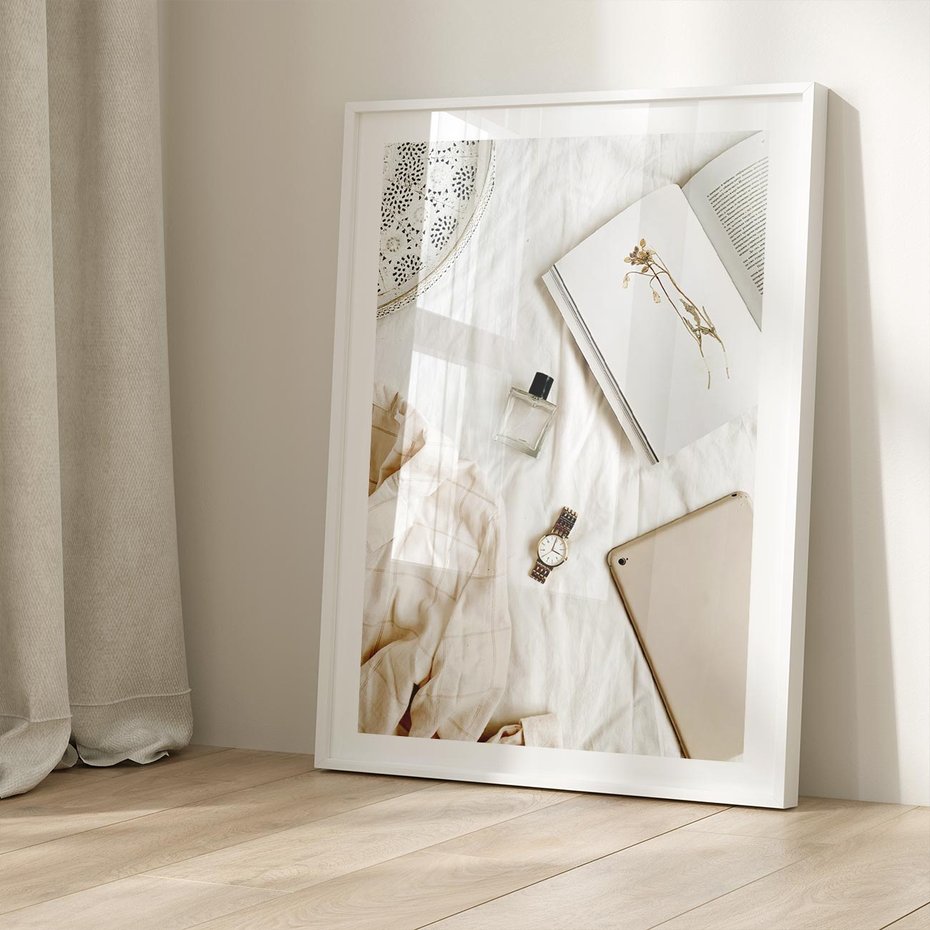 Plakat w ramie 40x50 - Perfumy, Książka i Moda - kobieca kompozycja, perfumy - rama biała