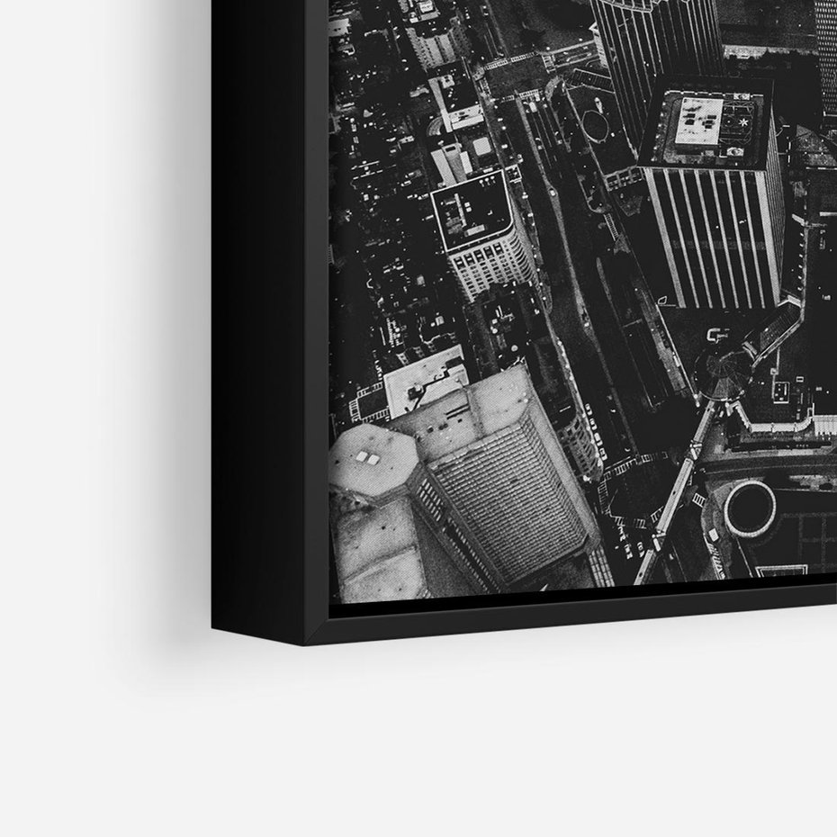 Obraz w ramie 50x50 - Kontrastujące miasto - miasto, biało - rama czarna