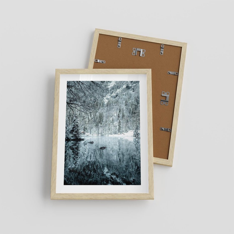 Plakat w ramie 30x40 - Zimowy Raj - zimowy górski krajobraz, jezioro w górach - rama drewno