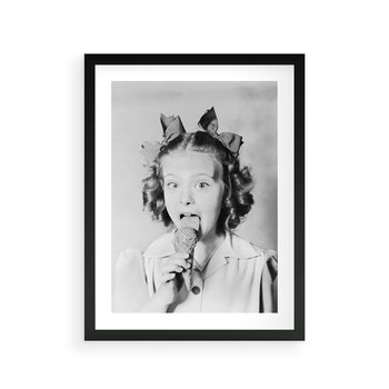 Plakat w ramie 40x50 - Pyszny Deser - retro zdjęcie, czarno białe - rama czarna