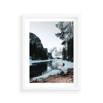 Plakat w ramie 50x70 - Zamarznięta Rzeka - zima w górach, zamarznięta rzeka - rama biała