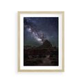 Plakat w ramie 30x40 - Gwiaździsta Noc na Pustyni - noc na pustyni, gwiździste niebo - rama drewno