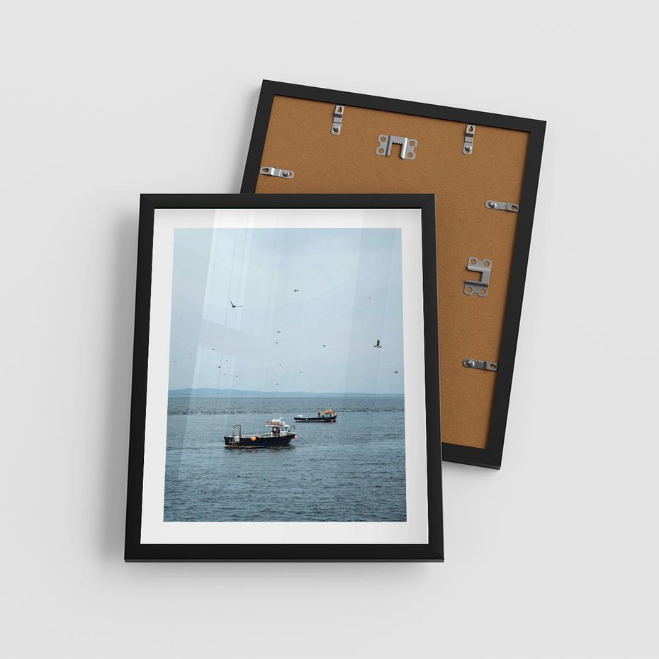 Plakat w ramie 40x50 - Rybacki Urok - morze, kutry rybackie - rama czarna