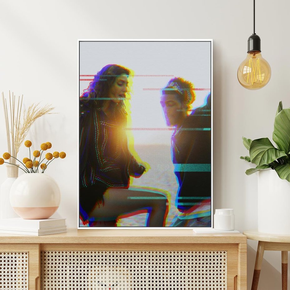 Obraz w ramie 50x70 - Taniec tęsknot - zdjęcie w stylu retro, dodane kolorowe akcenty - rama biała