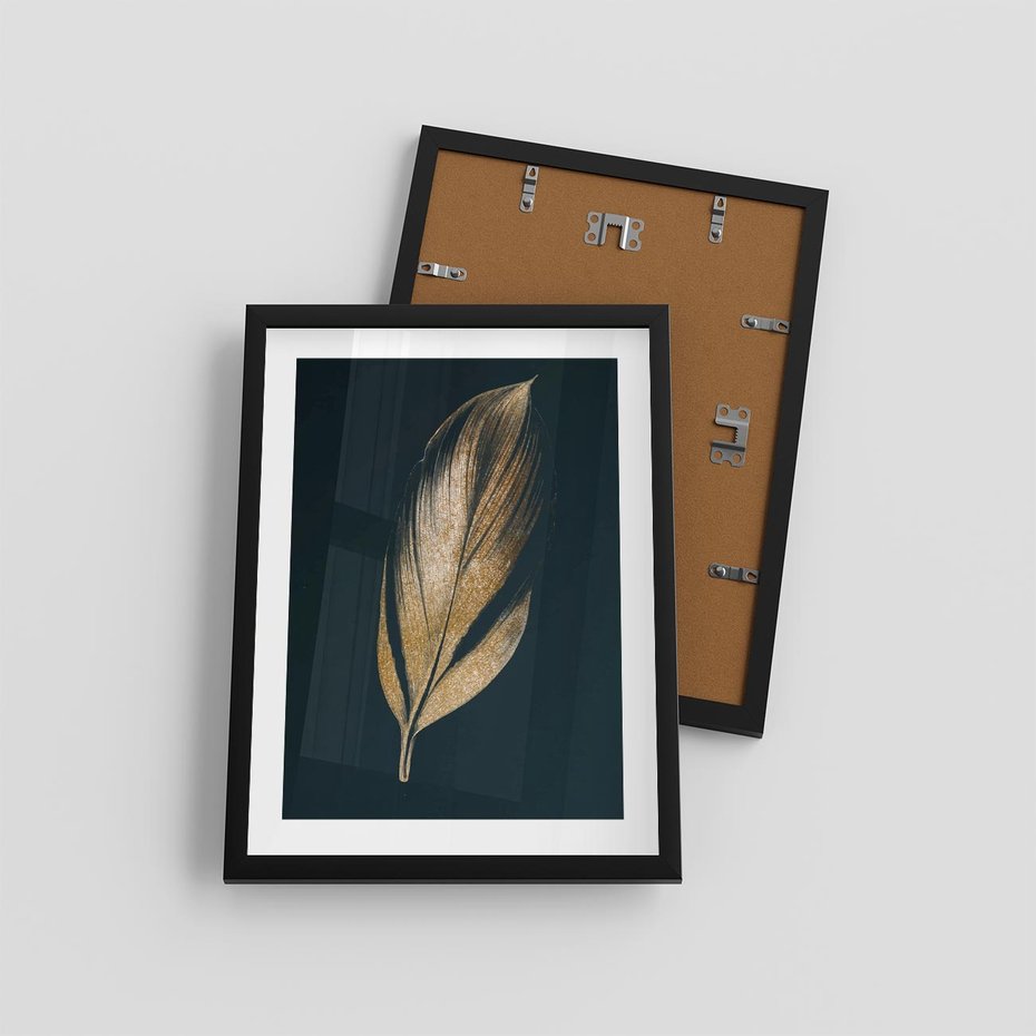 Plakat w ramie 30x40 - Mroczne Złoto - nowoczesna grafika, złoty liść na czarnym tle - rama czarna