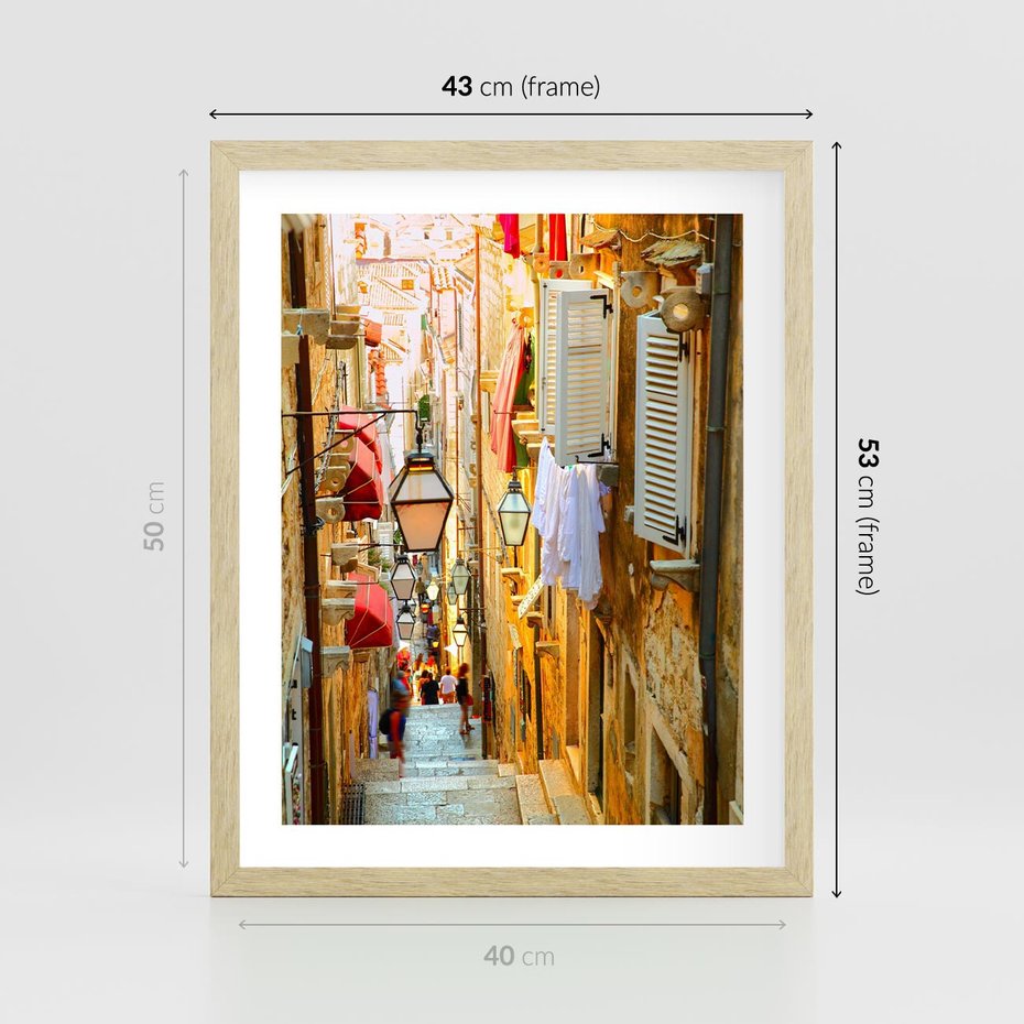 Plakat w ramie 40x50 - Odkryj tajemnice miasta - uliczka, perspektywa - rama drewno