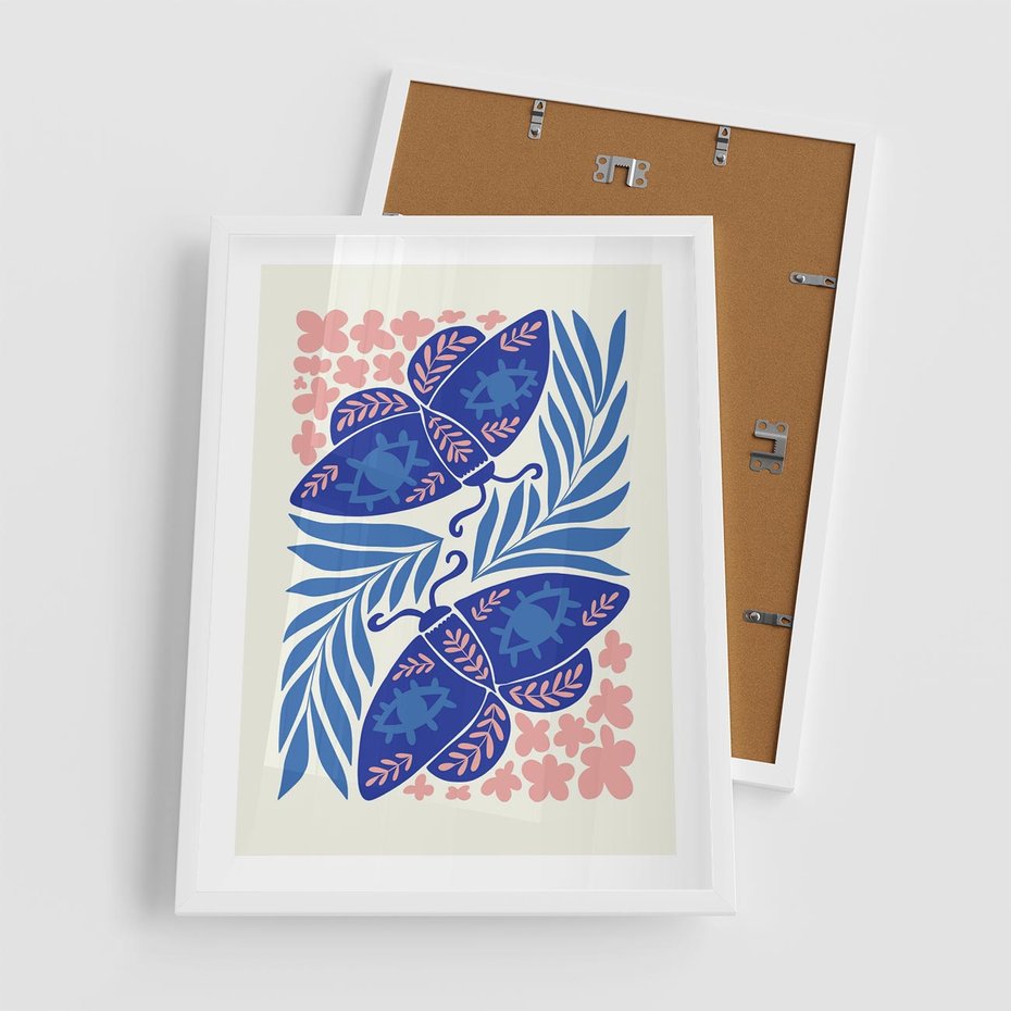 Plakat w ramie 50x70 - Migotliwa Rzeczywistość - ćmy, kwiaty - rama biała