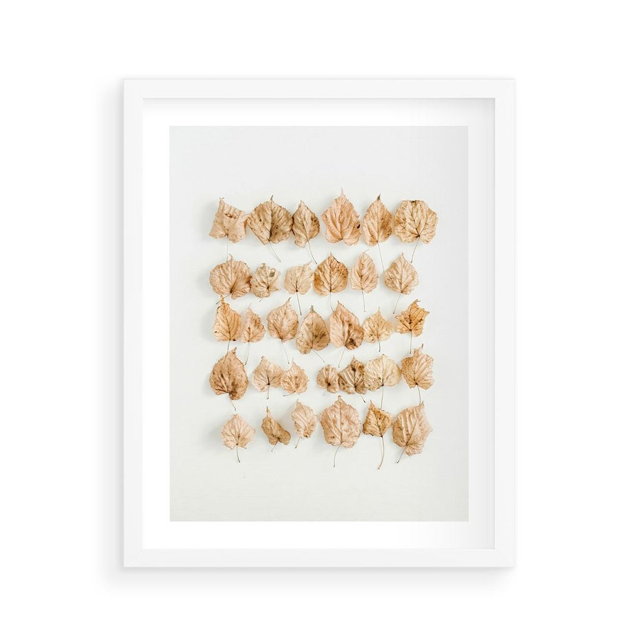 Plakat w ramie 40x50 - Liście Złotego Sezonu - kompozycja z suchych żółtych liści - rama biała