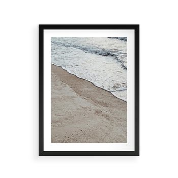 Plakat w ramie 40x50 - Brzeg Morza: Malownicza Plaża i Fale - morze, plaża - rama czarna