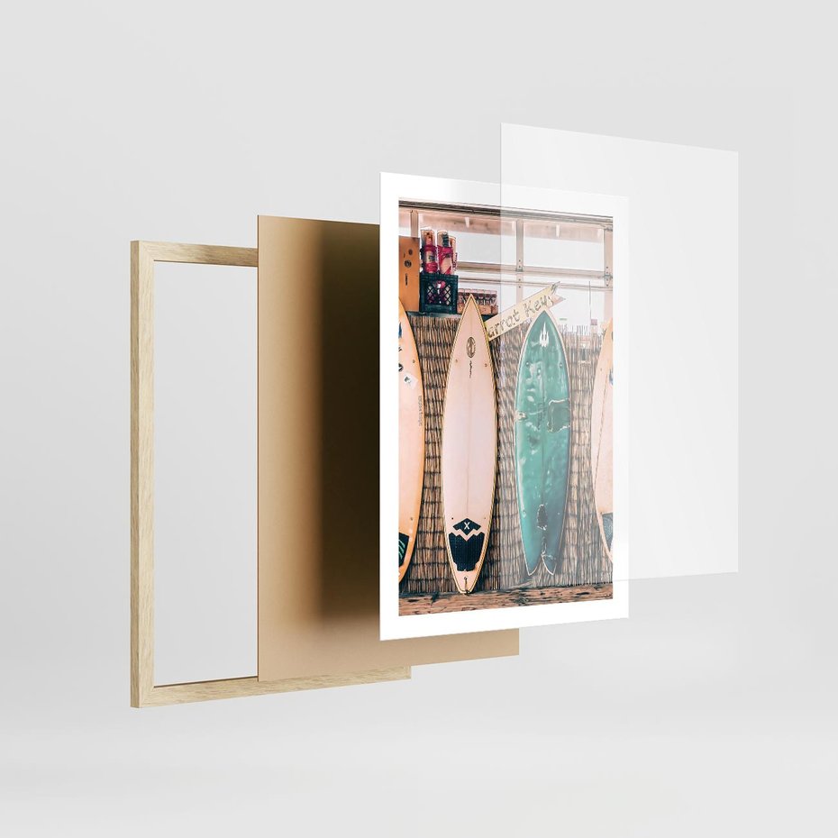 Plakat w ramie 50x70 - Deski Surfingowe w Pionie - deski surfingowe, ustawione pionowo - rama drewno