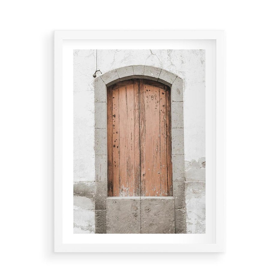 Plakat w ramie 50x70 - Śródziemnomorskie Drzwi Czasu - fotografia starych drzwi, śródziemnomorska architektura - rama biała