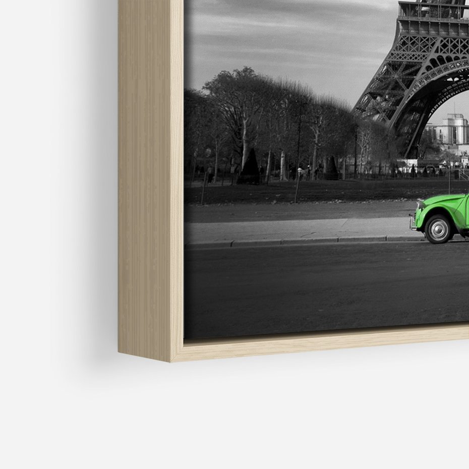 Obraz w ramie 50x70 - Paryskie Romantyczne Spotkanie - Eiffla, samochód - rama drewno