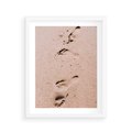 Plakat w ramie 40x50 - Ślady na Piasku - piasek, plaża - rama biała