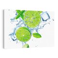 Obraz na płótnie 120x80 - Świeżość limonek w wodzie - limonki, woda