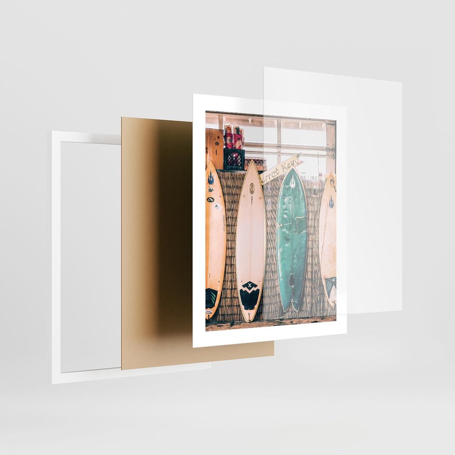 Plakat w ramie 40x50 - Deski Surfingowe w Pionie - deski surfingowe, ustawione pionowo - rama biała